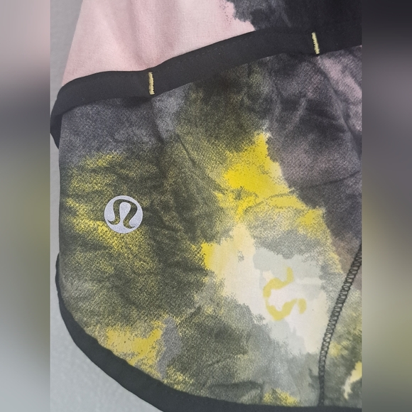 LuluLemon Speed Shorts Citron Tinted Canvas Sz 4 - Picture 3 of 9